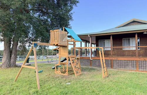 Cooranbong House | Creekside Estate Whole site 2 Cottages 7 Bedrooms