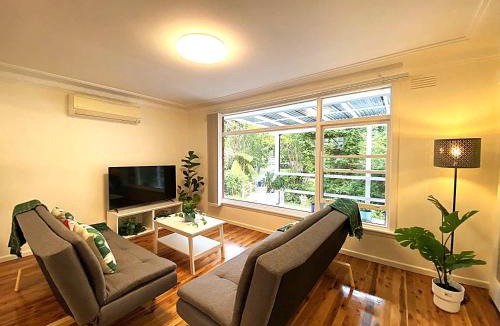 Pennant Hills House | Creekside House - 3 bedrooms & 2 bathrooms entire house