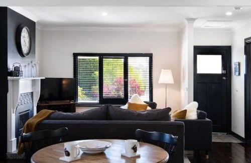 Daylesford House | Cricklewood- 2 bedroom enchanting miner's cottage