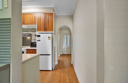 Dubbo House | Crossroads Cottage - Close to Zoo, Charming & Cosy