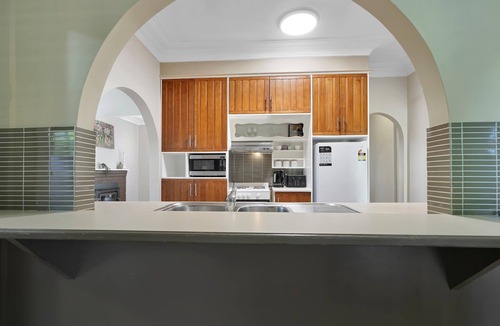 Dubbo House | Crossroads Cottage - Close to Zoo, Charming & Cosy