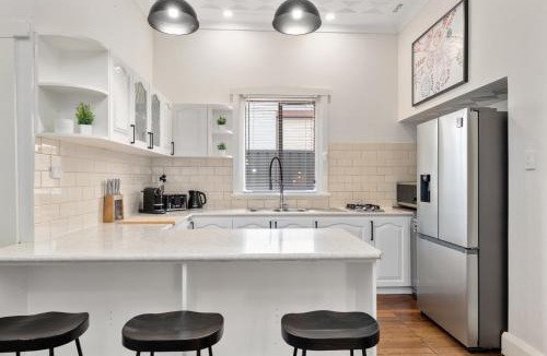 Lathlain House | Crown & Optus Just Steps Away