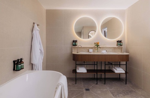 Carlton South Hotel | Crowne Plaza Melbourne Carlton by IHG