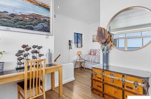 Port Vincent Apartment | crystal blue apartment
