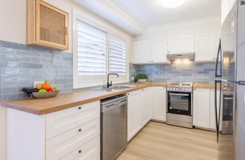 Fingal Bay House | Crystal by the Bay, 4-6 Crystal Cl - Wifi, Air Con and Coffee machine