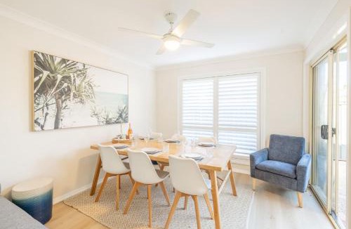 Fingal Bay House | Crystal by the Bay, 4-6 Crystal Cl - Wifi, Air Con and Coffee machine