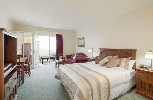 Strathdale Hotel | Crystal INN