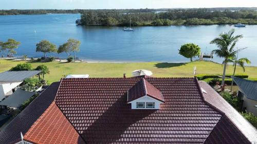 Yamba House | Crystal Palms - Oceanstays - Riverside