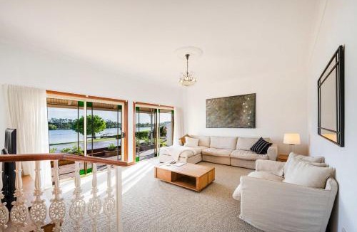 Yamba House | Crystal Palms - Oceanstays - Riverside