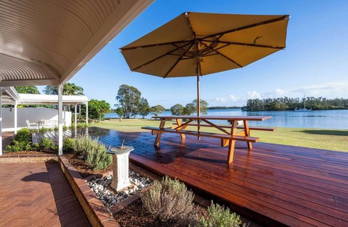 Yamba House | Crystal Palms Retreat - Oceanstays - Riverside