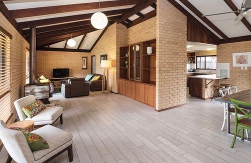 Quindalup House | Crystal Shores is a 4-bedroom Dunsborough holiday home