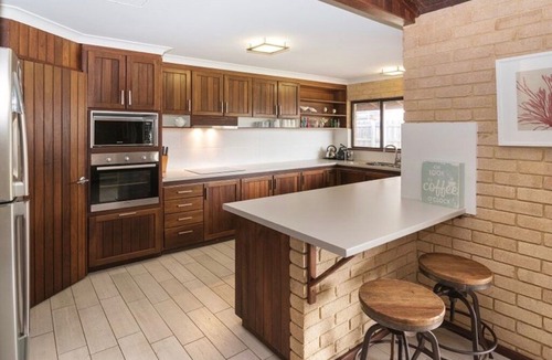 Quindalup House | Crystal Shores is a 4-bedroom Dunsborough holiday home