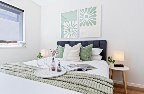 St Kilda Apartment | Cul-de-Sac Charm