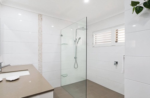 Terrigal Apartment | CUMBERNAULD #20 | Walk to beach, WIFI | Accom Holidays