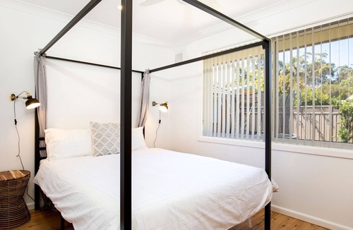 Culburra Beach House | Curleys Outlook - Pet Friendly Waterfront