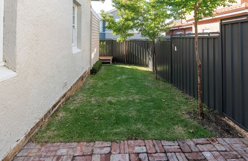 Victoria Park House | ‘CURRALL’ historic cottage in leafy quiet street 1-min from cafe strip