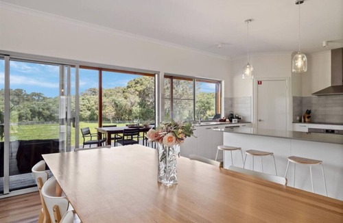 Burnside House | Cusmano Retreat | Family Friendly | Rural Setting