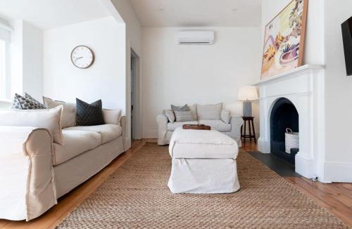 Launceston CBD House | Cute & Comfortable Cottage: Near City with Parking
