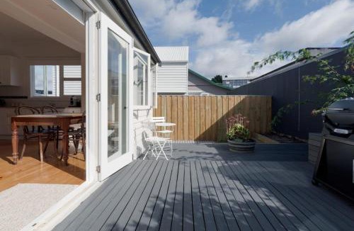 Launceston CBD House | Cute & Comfortable Cottage: Near City with Parking