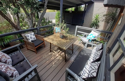 Rosebud House | Cute n cosy, relaxing holiday home opposite the beach comfy, quiet and tranquil