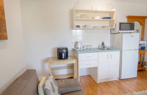 Mira Mar Apartment | Cute upstairs 2 bedroom apartment perfect for short stays while visiting Albany