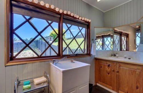 Deep Bay House | Cygnet Cabin