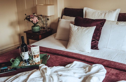 Cygnet Bed & Breakfast | Cygnet Old Bank B & B Cafe & Gift Store