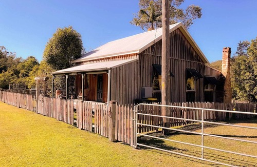 Martinsville Cottage | Dael's Mill - Old world charm, BYO Horse