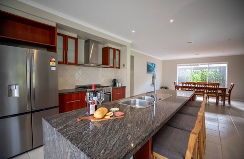 Ocean Grove House | Daintree Family Getaway- Beach, Aircon, Great yard