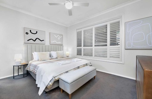 Orange House | Dalton Cottage - Charm & Convenience