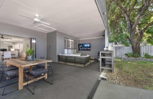 Orange House | Dalton Cottage - Charm & Convenience