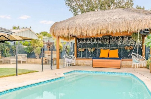 Warwick Other | DANGER DANE · King bed - Fast wifi - Sleeps 8 - Pool table