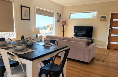 Merimbula Apartment | Daniu: 4 bedroom pet friendly (Fenced Yard)