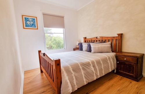 Merimbula Apartment | Daniu: 4 bedroom pet friendly (Fenced Yard)