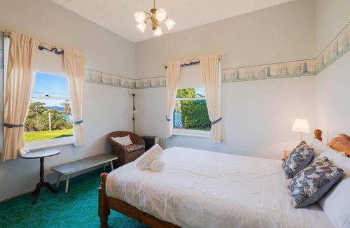 Eden House | Dar-el -Great Old World Charm, pet friendly home!