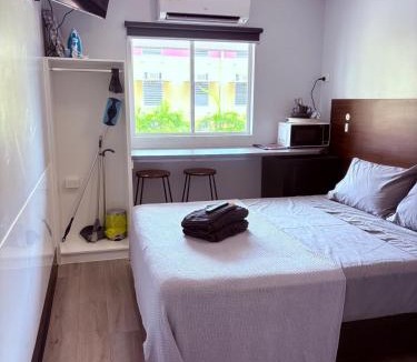 Darwin City Centre Apartment | Darwin City Central - a cozy, budget one bedroom unit in complex in Darwin City!