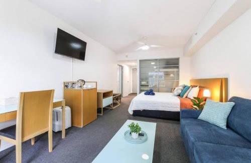 Darwin City Centre House | Darwin City Centre Apt Pool & Gym Free parking