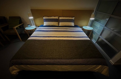 Darwin City Centre Hotel | Darwin City King Bed Suite with Sea View