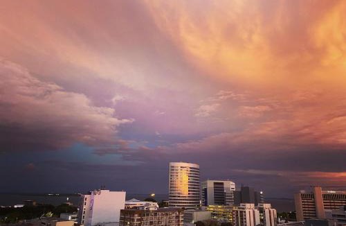 Darwin City Centre House | Darwin City Suites with Harbour View