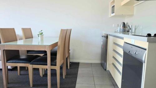 Darwin City Centre Apartment | Darwin Harbour Sunset Views