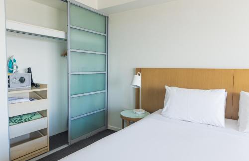 Darwin City Centre Apartment | Darwin Harbour Sunset Views