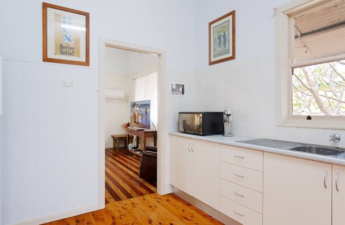 Shoal Bay House | Daves Place, 27 Rigney St - Holiday house with Wifi, Dog Friendly, Aircon & Boat Parking