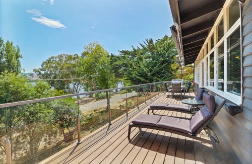 Bonnie Doon House | Dawn Retreat - Lake Views in Bonnie Doon
