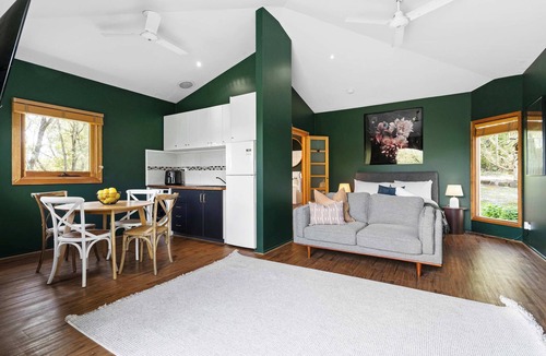Daylesford House | Daylesford house + studio for 8 with pool + spa