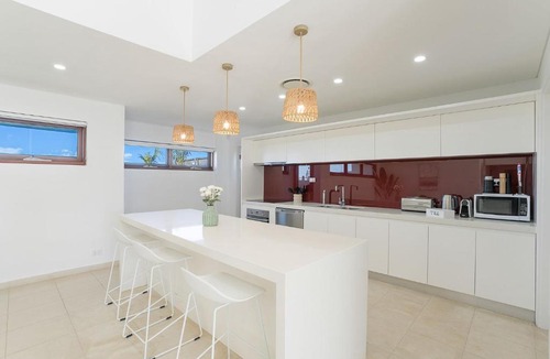 The Entrance North House | "Dea Del Mare - 3 bedrooms Downstairs
