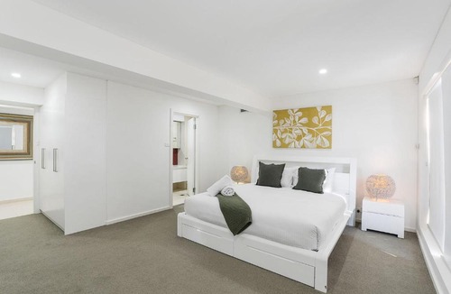 The Entrance North House | "Dea Del Mare - 3 bedrooms Downstairs