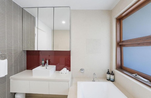 The Entrance North House | "Dea Del Mare - 3 bedrooms Downstairs