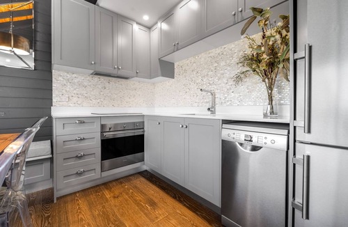 Jindabyne Apartment | Deadwood Den - Luxurious 3BR Townhouse l Lake Views l Bath l WiFi