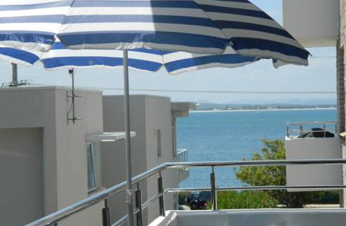 Shoal Bay Apartment | Del Rae Unit 15 25 Shoal Bay Road