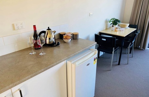 Merrijig Apartment | Delatite Apartments - Cedar 2 - Motel Room